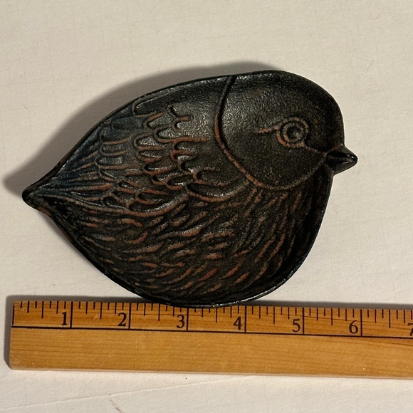 Cast Iron Bird Wall Hanging Baby Chick Textured Spoon Rest 6 x 4 inches - Picture 3 of 4
